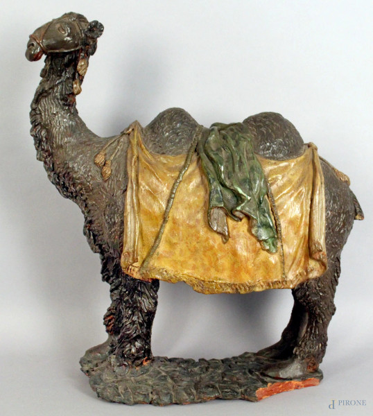 Cammello in terracotta dipinta, altezza 48 cm, XIX secolo, (difetti).