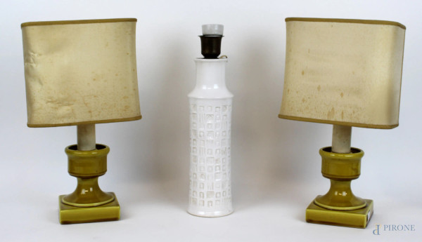 Lotto di tre lampade in ceramica, alt. max cm 37, XX secolo.