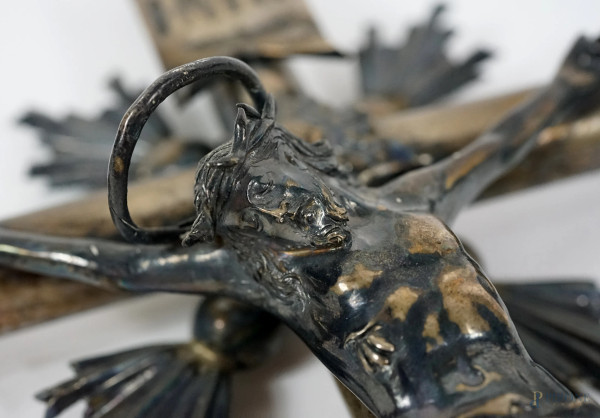 Crocifisso in argento del XVIII-XIX secolo, punzoni non identificati, altezza cm 36, (difetti)
