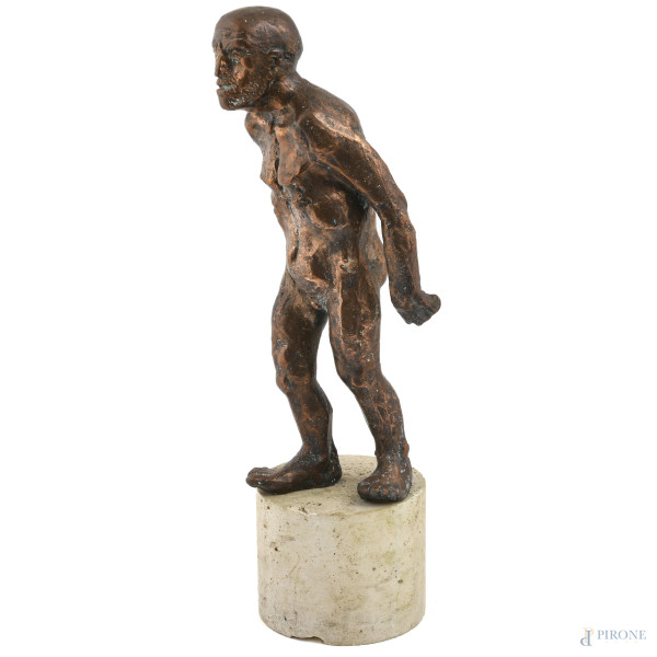 Scultura in bronzo su base in polvere di marmo raffigurante nudo virile, XX secolo, altezza cm 48...