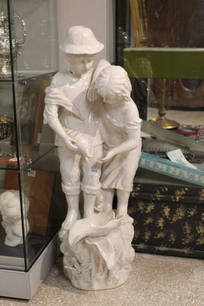 Fanciulli, scultura in maiolica chiara, h.85 cm. 
