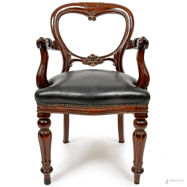 Lotto di 10 poltroncine in mogano con seduta e braccioli in pelle nera, XX secolo, cm 92x55x55, (...