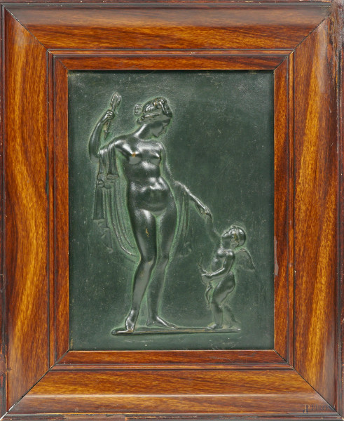 Venere con Amore, bassorilievo in bronzo brunito, XX secolo, cm 25x18,2, entro cornice