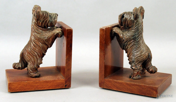 Coppia di fermalibri in legno a forma di cani, h cm 16,5.