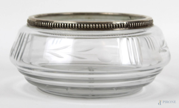 Centrotavola in cristallo controtagliato, finitura in argento, altezza cm 10, diam. cm 21, XX secolo, (lievi difetti)