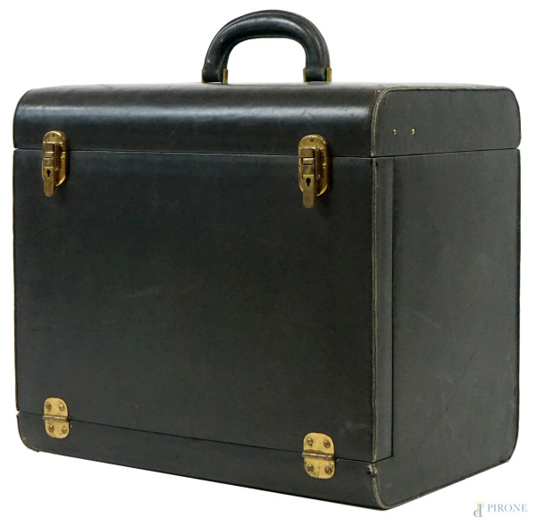 Gucci, valigia espositore anni ’50, rivestita in pelle nera, cm 39,5x44,5x31, (difetti)