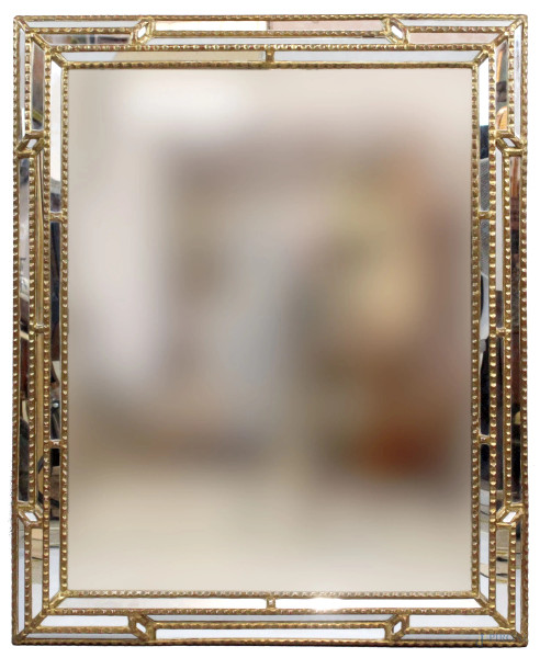 Specchiera di linea rettangolare in legno dorato, XX secolo, misure ingombro cm h 108x86, misure luce cm h 88,5x67,5, (lievi difetti).