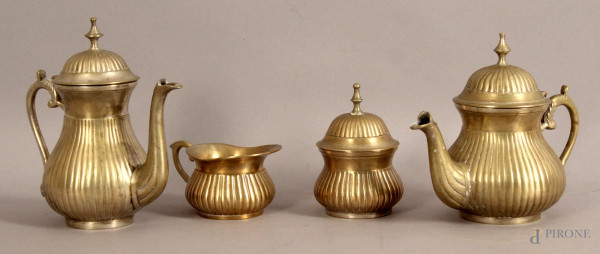 Servizio da th&#233; e caff&#232; in metallo, composto da una caffettiera, una teiera, una lattiera e una zuccheriera, altezza max. 17 cm.