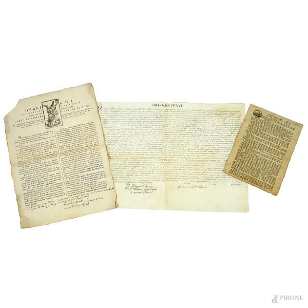 Lotto di tre documenti del XIX secolo, "Obblighi de' fratelli e sorelle […]", motu proprio "Nel nome di sua Santità Papa Pio Nono" del 1863, documento redtto sotto il pontificato di Gregorio XVI. Misure max  32,2x53,5