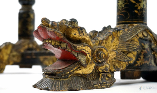 Tavolino da lavoro in legno laccato e decorato a cineserie, XIX secolo, cm h 71,5x43,5x64, (difet...