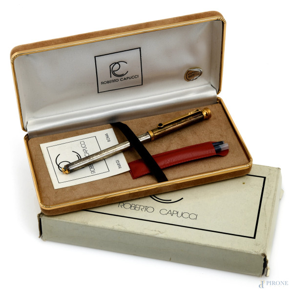 Lotto di due penne stilografiche, rispettivamente Roberto Capucci e Nazareno Gabrielli, lunghezza massima cm 14, (da revisionare)