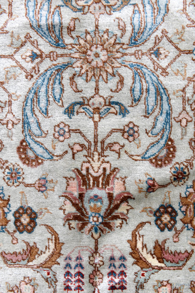 Tappeto, cm 278x171, (segni di usura)