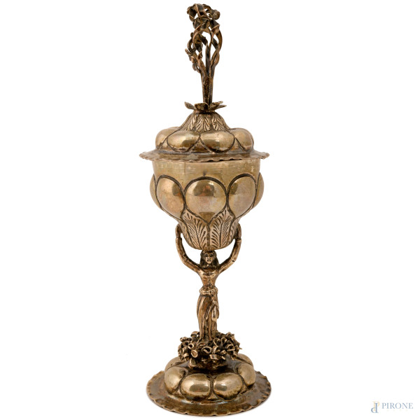 Alzatina in argento cesellato e sbalzato, con gambo a foggia di canefora, altezza cm 16,  gr. 90