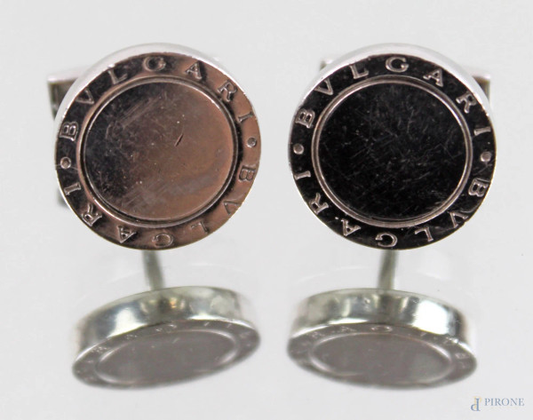 Maison Bulgari, gemelli in argento, diametro cm. 2, entro scatola originale.
