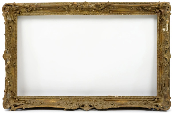 Cornice in legno intagliato e dorato, XIX secolo, decori vegetali, floreali e traforati agli angoli, misure ingombro cm 76x119, misure luce cm 59,5x101,5, (difetti).
