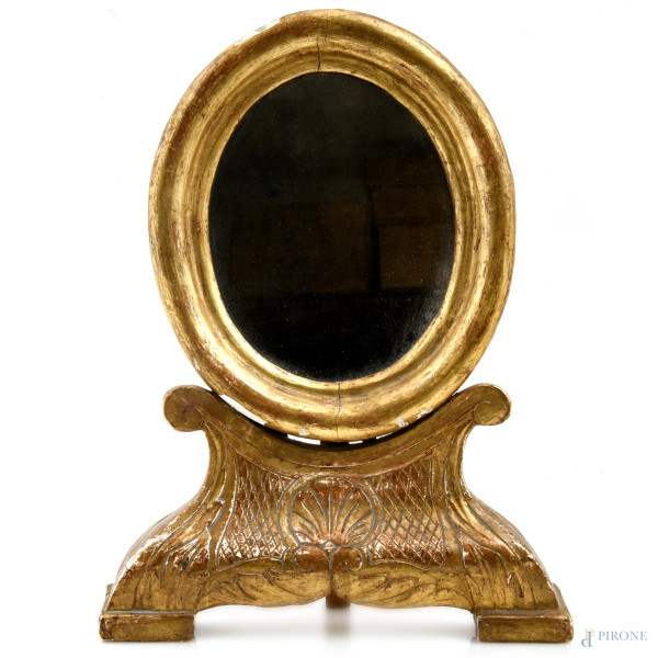 Coppia di specchierine da toletta in legno dorato a serto ovale, XX secolo, cm 34x25x10,5, (segni...