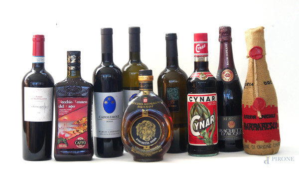 Lotto di 9 bottiglie liquori e vini vari