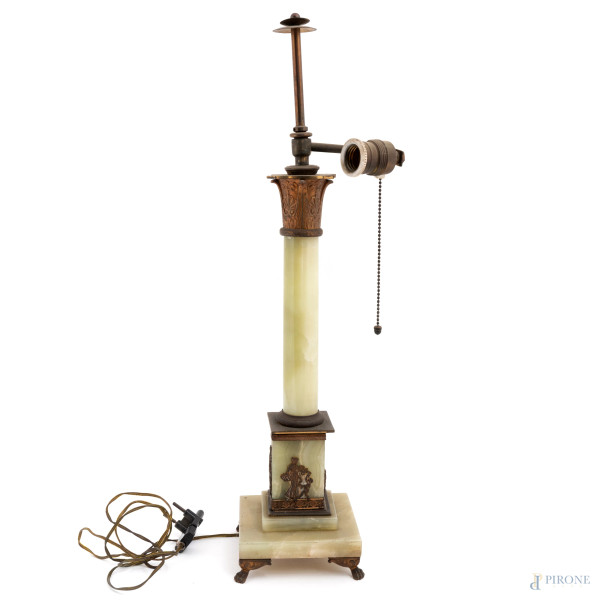 Lampada da tavolo in onice con inserti in bronzo, XIX-XX secolo, altezza cm 61, (segni di usura, difetti, da revisionare)