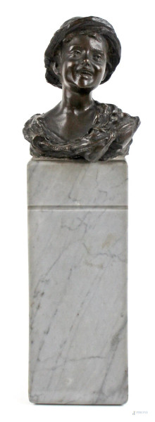 Lo Scugnizzo, mezzobusto in bronzo, base in marmo, altezza cm. 38, scuola napoletana, inizi XX secolo.