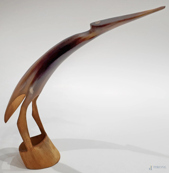 Manifattura italiana design anni 30, scultura in corno raffigurante airone stilizzato, altezza cm 28