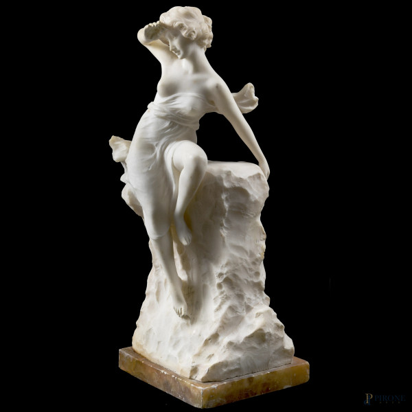 Adolfo Luchini (XIX secolo), Giovane donna su una roccia, scultura in marmo, cm 45x22x16, firmato...