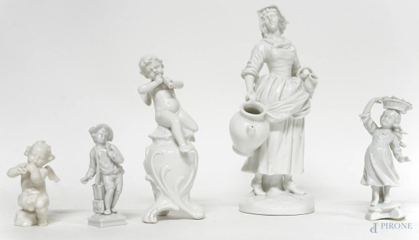 Cinque sculture in porcellana bianca, manifatture diverse del XX secolo, h max cm 21