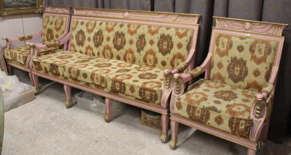 Salotto composto da due poltrone in legno laccato rosa con particolari intagliati, sedili in stoffa, primi 900