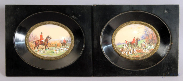 Caccia alla volpe, coppia di acquarelli su carta ad assetto ovale, cm. 6x8, XIX secolo, entro cornice.