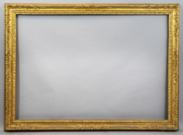 Cornice veneta del XVIII secolo, in legno intagliato e dorato, misure ingombro 143x193 cm, misure specchio 131x172 cm.