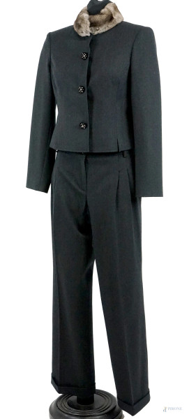 Blue Marine, completo da donna composto da pantalone e giacca grigio scuro, colletto della giacca con inserto in pelliccia, taglia 44.