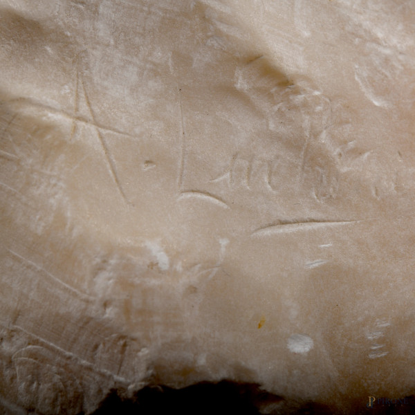 Adolfo Luchini (XIX secolo), Giovane donna su una roccia, scultura in marmo, cm 45x22x16, firmato...