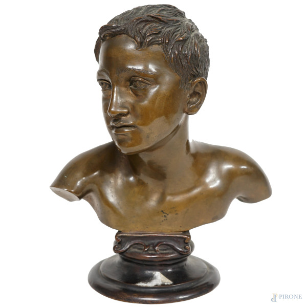 Scultura in bronzo raffigurante Vincenzino, da un modello di Gemito, altezza cm 25