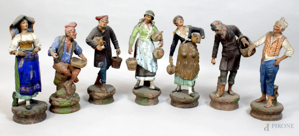 Lotto composto da sette personaggi diversi in terracotta dipinta, altezza max 37,5 cm, inizi XX sec, (difetti).