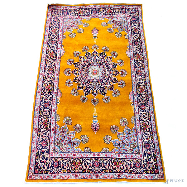 Tappeto, cm 267x148,5, (difetti)