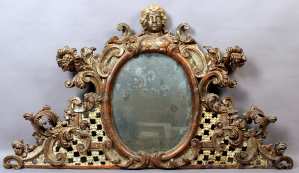 Specchiera del XVIII sec. in legno intagliato e dorato a mecca a motivi di foglie d&#39;acanto e fiori, con cimasa raffigurante busto di donna, H 67x116