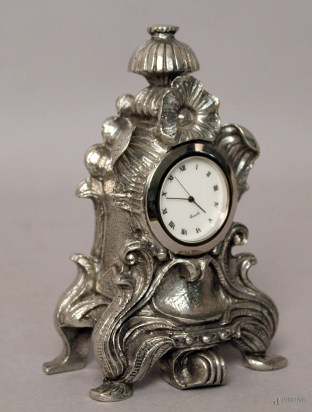 Orologio da tavolo a quarzo in metallo, altezza 12,5 cm.