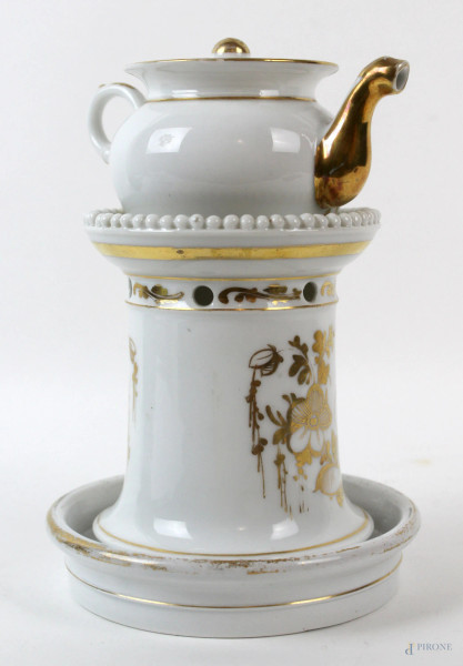Veilleuse in porcellana bianca con decori e finiture dorate, cm h 23, Francia, inizi XX secolo, (difetti, piccolo restauro).