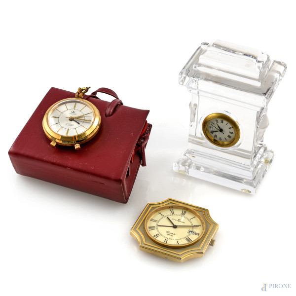 Lotto di un orologio Valois e un orologio Catena placcati in oro 18 kt e di un orologio da tavolo Rosenthal Versace, misure massime cm 9x4x5, (segni di usura, difetti, da revisionare)