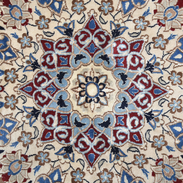 Tappeto Persiano Nain, cm 220x332, (segni di usura, difetti)