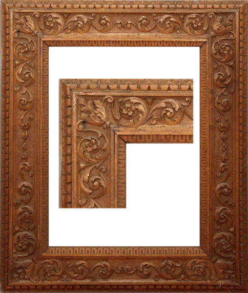 Cornice del XIX secolo in legno intagliato a motivi di foglie d&#39;acanto, misure specchio 55,5x40,5 cm, ingombro 80x65,5 cm.