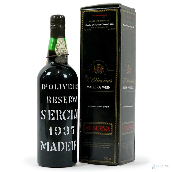 D'Oliveiras, Madeira Wein, bottiglia di vino rosso da 750 ml, entro scatola originale.