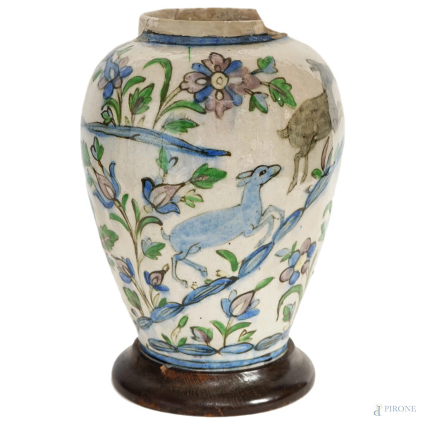 Antico vaso in maiolica, decori policromi raffiguranti paesaggio orientale con animali, cm h 33, base in legno, (difetti).
