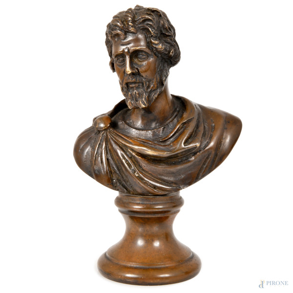 Busto di imperatore, scultura in bronzo patinato, XX secolo, altezza cm 15, (lievi segni di usura)