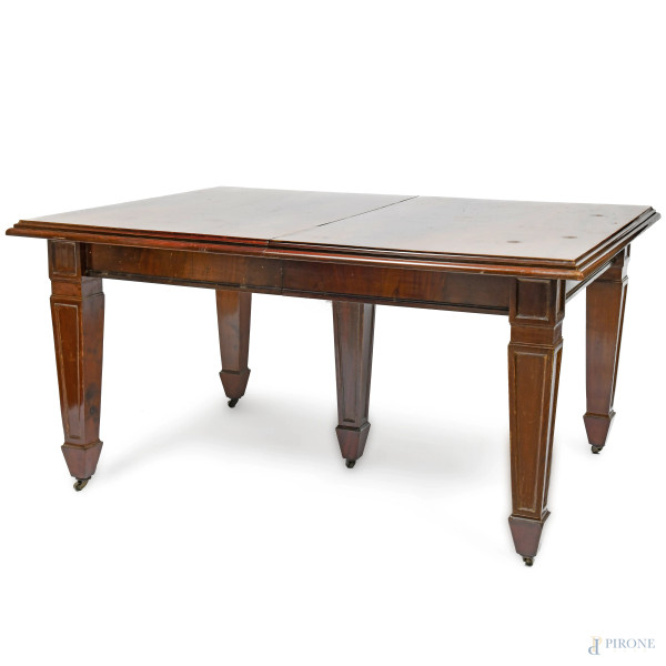 Tavolo rettangolare in noce allungabile con prolunga (cm 50,5), XX secolo, cm 79x155,5x117, (segni di usura, graffi, difetti)