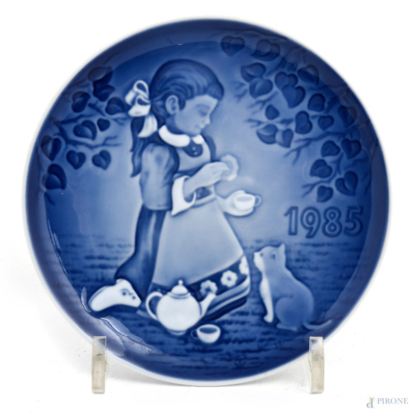 Lotto di 42 piatti in ceramica danese nei toni del blu, XX secolo, diametro massimo cm 23,5, ( se...