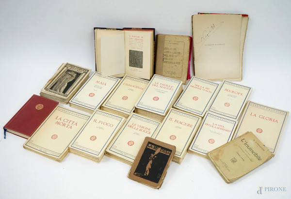 Lotto composto da n.17 volumi di Gabriele d'Annunzio, di cui n.11 dalla collana de "Il Vittoriale degli italiani",(difetti, pagine macchiate e recise).