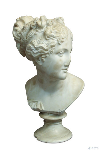 Busto di fanciulla, scultura in marmo, fine XVIII sec., H 53 cm.