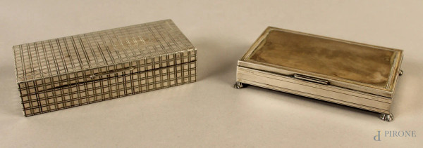 Lotto composto da due scatole portasigari rivestite in argento 19x9 cm - 16x10 cm.