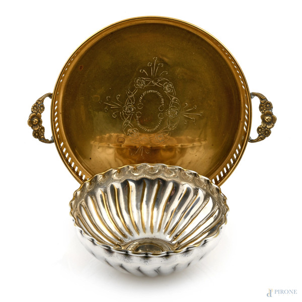 Lotto di due centrini in metallo argentato e dorato, cesellato e traforato, misure massime cm 6x21,  [..]