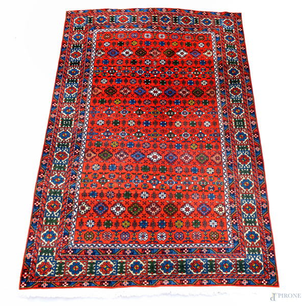 Tappeto, XX secolo, cm 211x134, (segni di usura)